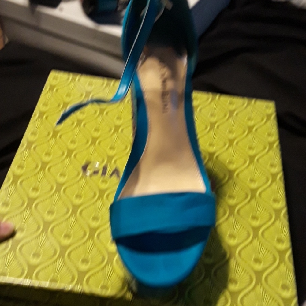 Shoes - Picture 4 of 4